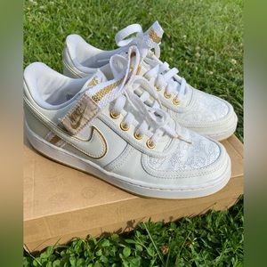 Sizs 6.5 - Women’s Nike Dunk Low white Gold low rare